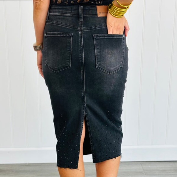 NWT JUDY BLUE Dazzle Denim Rhinestone Black Midi Skirt Size Small - Picture 3 of 13